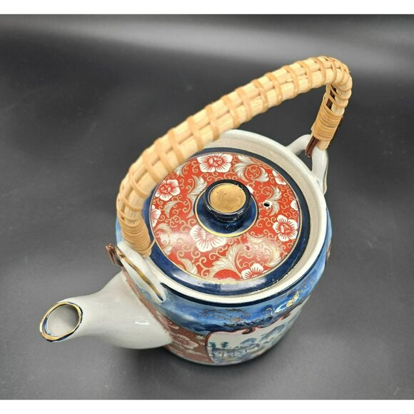 Vintage Japanese Imari Teapot With Bamboo Handle & Scenic Red Blue Floral JE410 - Picture 4 of 9